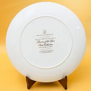 Коллекционная Тарелка «ЦВЕТЫ МАРТА» Фарфор, WEDGWOOD, Англия -1978 год.