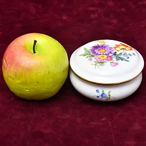 Коллекционная Фарфоровая Шкатулка - Бонбоньерка «MEISSEN Blumen», MEISSEN Германия.