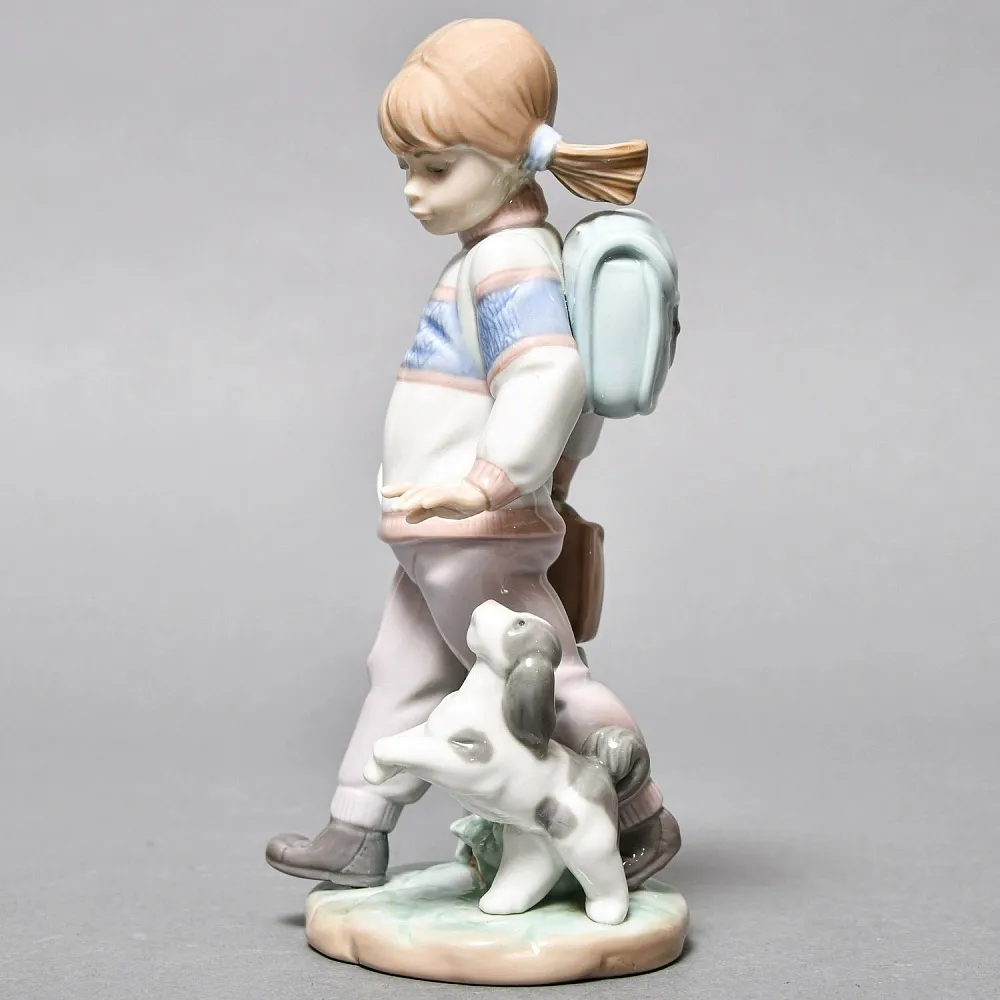 Коллекционная Фарфоровая статуэтка «Девочка и щенок идут в школу», Lladro Испания, 1993 - 1997 годы. 