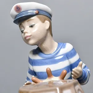 Коллекционная Фарфоровая статуэтка «Маленький капитан», Lladro Испания, 1993 - 1996 годы.