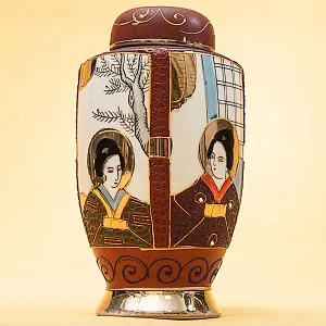 Фарфоровая Чайница - Вазочка - Баночка с крышкой Япония, 50 -е годы  ХХ века.