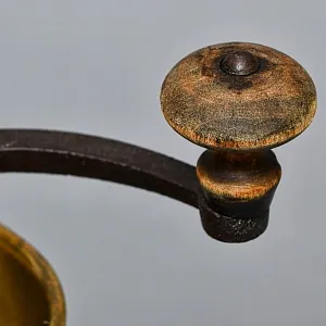 Деревянная Старинная Ручная Механическая Кофемолка - Мельница «GARANTIRT», Бельгия начало ХХ века.