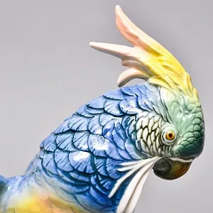 Птица - Коллекционная Статуэтка «Сине-Желтый Какаду на ветке», фарфор Karl Ens Германия 50 гг. 