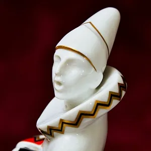 Редкая! Коллекционная Фарфоровая Статуэтка «Пьеро - Менестрель», GOEBEL Германия - 1986 год.