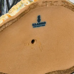 Коллекционная Фарфоровая статуэтка «Трое под зонтом». Грес Lladro Испания, 1978 - 1988 годы.