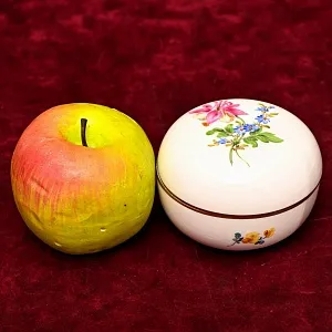 Коллекционная Шкатулка - Бонбоньерка «ЦВЕТЫ», Фарфор MEISSEN, Германия - первая половина ХХ века.