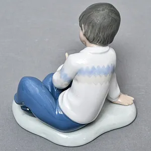 Коллекционная Фарфоровая статуэтка «Мальчик с паровозиком», NAO by Lladro Испания. 