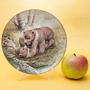 Коллекционная Тарелка «Лесной Год, МАЙ. Медведи» Фарфор, Англия -1982 год.