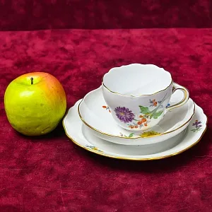 Чайная фарфоровая пара+Тарелка (Тройка) серии BLUME Фарфор MEISSEN / МЕЙСЕН Германия.