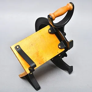 Винтажная Ручная Механическая Хлеборезка - Слайсер - Нож, RAADVAD Дания, середина ХХ века.