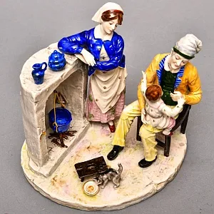 Коллекционная Фарфоровая статуэтка «Семья у домашнего очага», Ackermann & Fritze Германия.