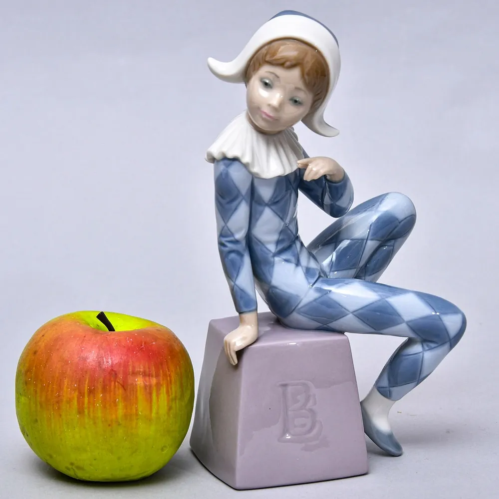 Коллекционная Фарфоровая статуэтка «Маленький Арлекин», Lladro Испания, 1980 - 1985 годы.