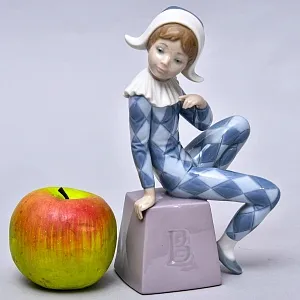 Коллекционная Фарфоровая статуэтка «Маленький Арлекин B», Lladro Испания, 1980 - 1985 годы.