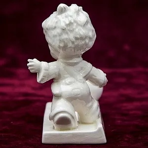 Коллекционная Статуэтка «Маленький Футболист» Фарфор, Goebel, Германия, 80 -е годы ХХ века.
