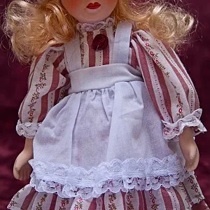 Коллекционная фарфоровая кукла №4 Бельгия Н - 27 см.