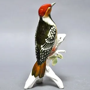 Коллекционная Фарфоровая статуэтка «Птица - Пёстрый Дятел», Карл Энс / Karl Ens, Германия.