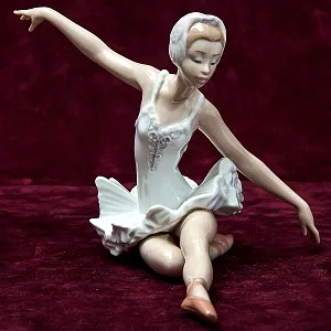 Коллекционная Фарфоровая статуэтка «Балерина - Лебединое озеро» Lladro, Испания.