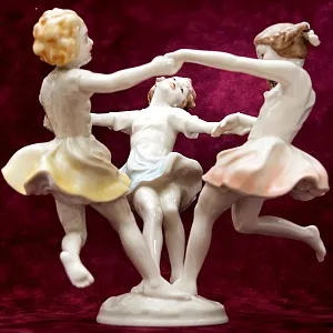 Фарфоровая Статуэтка «Майский Танец», Hutschenreuther, Германия -1955-1968 годы.
