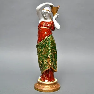 Антикварная Фарфоровая статуэтка «Девушка с кувшином», Nymphenburg Германия, начало ХХ века.