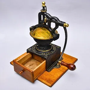 Большая Антикварная Чугунная Ручная Механическая Кофемолка - Мельница PEUGEOT, Франция начало ХХ века.
