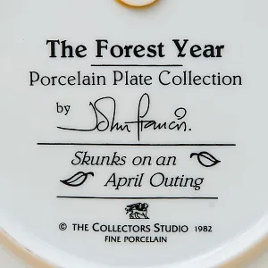  Коллекционная Тарелка «Лесной Год, АПРЕЛЬ. Скунсы» Фарфор, Англия -1982 год.