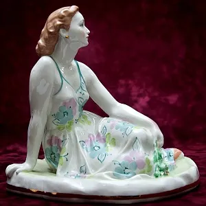 Авторская Фарфоровая Статуэтка «Летний день, Жена писателя А. Толстого» ДФЗ Дулево СССР -1958 год.