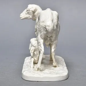 Коллекционная Фарфоровая статуэтка «Овца с ягненком», Nymphenburg Германия, середина ХХ века.