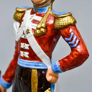 Коллекционная Фарфоровая статуэтка «Солдаты Британской армии. Тамбур - майор», SITZENDORF Германия.