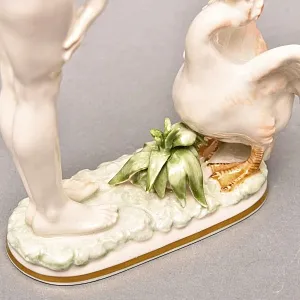 Коллекционная статуэтка «Девушка и Пеликан», Фарфор Hutschenreuther Германия, 1955 - 1968 годы.