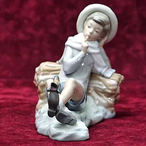 Коллекционная Фарфоровая статуэтка «Мальчик с птицей», Lladro Испания - 1970 год.