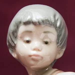 Коллекционная Фарфоровая статуэтка «Маленький футболист» NAO by Lladro, Daisa, Испания -1988 год.