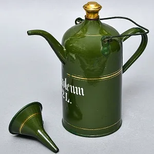 Антикварная Канистра для бензина с воронкой - Эмалированный Бидон на 2 литра, Германия начало ХХ века.