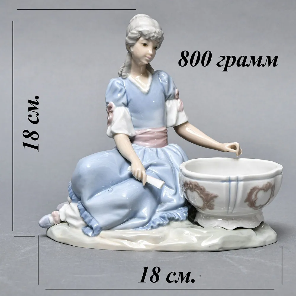 Парные Фарфоровые статуэтки - подставки для ювелирных украшений «Дама и кавалер», Lladro Испания. 