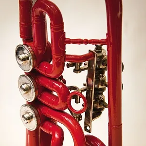 Дизайнерская Электрическая Настольная Лампа Светильник «Труба - Красный Корнет - 1966г».