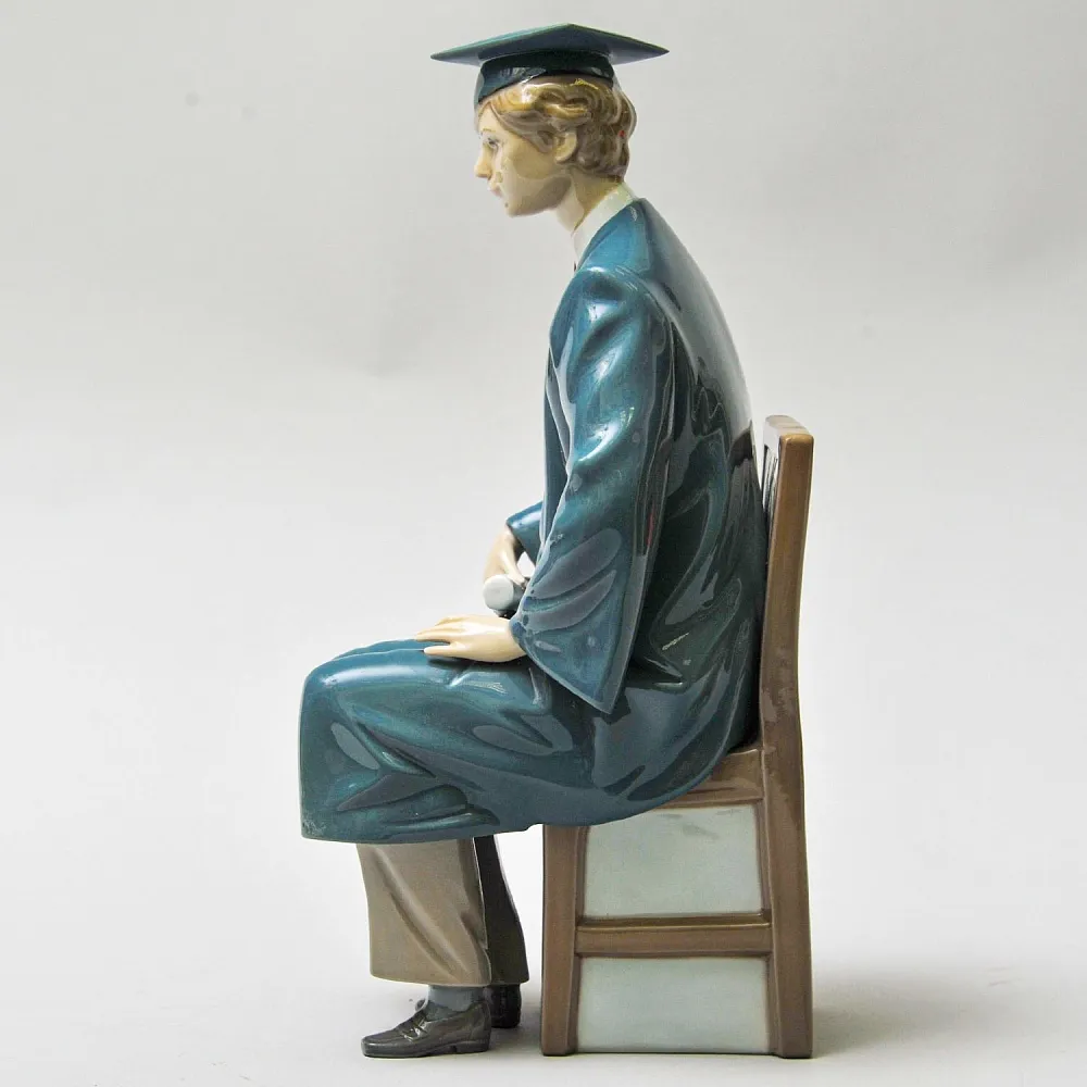 Большая Коллекционная Фарфоровая статуэтка «ВЫПУСКНИК». Lladro Испания - 1983 год.