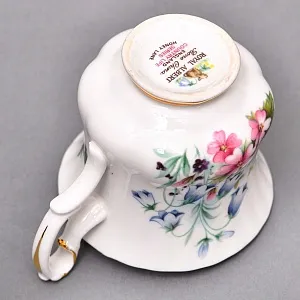 Коллекционная Фарфоровая Кофейная пара «Букет с колокольчиками», ROYAL ALBERT Англия.