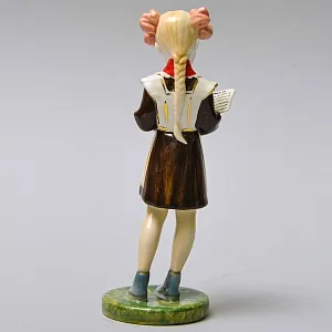 Авторская Коллекционная Фарфоровая Статуэтка «Школьница - Пионерка с учебником», Россия.