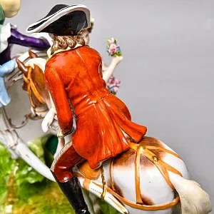 Большая Фарфоровая статуэтка «Дама в паланкине и Цветочница», Scheibe-Alsbach Германия, середина ХХ века.