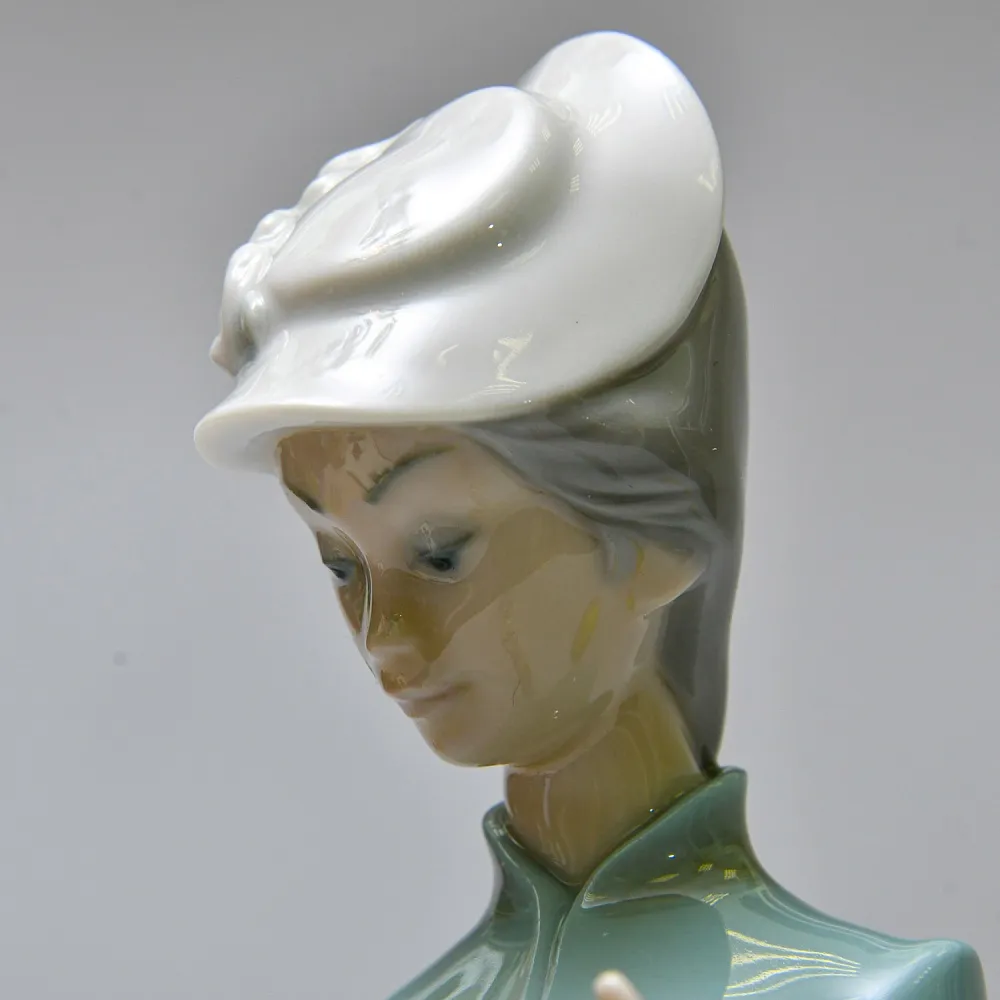 Коллекционная Фарфоровая статуэтка «На прогулке. Дама и девочка», Lladro Испания. 
