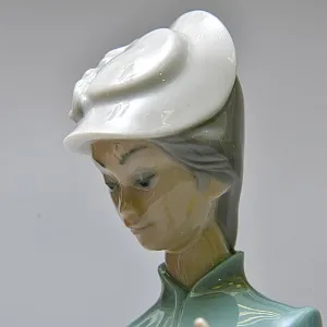 Коллекционная Фарфоровая статуэтка «На прогулке. Дама и девочка», Lladro Испания. 