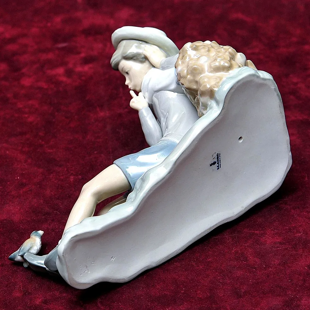Коллекционная Фарфоровая статуэтка «Мальчик с птицей», Lladro Испания - 1970 год.