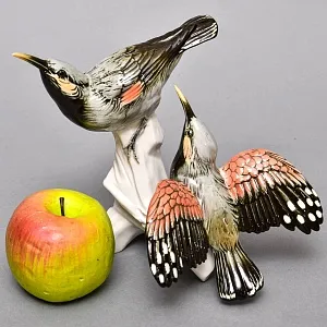 Пара Птиц - Фарфоровая Статуэтка «Свиристели» Н -19 см., Karl Ens, Германия - первая половина ХХ века.