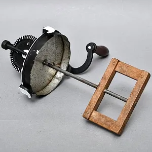 Большая Старинная Кухонная Механическая Маслобойка, Металл, Англия середина ХХ века. 