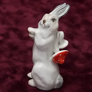 Коллекционная Фарфоровая статуэтка «Заяц с мухоморами», СССР Полонне ЗХК, 50-е гг. 