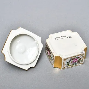 Антикварный Парфюмерный набор - три Флакона и Шкатулка, Limoges Франция, конец XIX - начало ХХ века. 