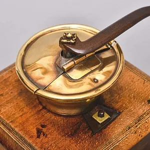 Деревянная Старинная Ручная Механическая Кофемолка - Мельница, Франция первая половина ХХ века.