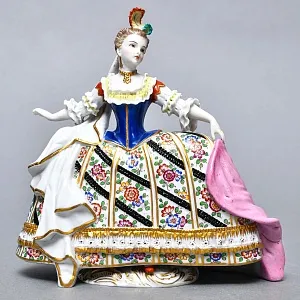 Антикварная статуэтка «Дама - Королевский прием», Фарфор SITZENDORF Германия, 1884 - 1902 годы.