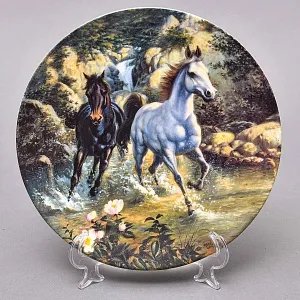 Коллекционная Фарфоровая тарелка «Лошади. Скачки у горного источника», Furstenberg Германия - 1995 год.