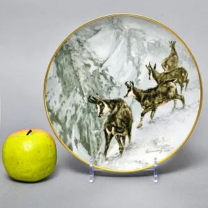 Коллекционная Фарфоровая Тарелка - Блюдо «Дикая Природа. Горные козлы зимой», KAISER Германия. 