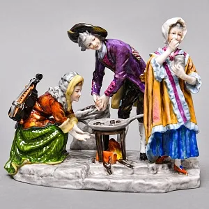 Коллекционная Фарфоровая статуэтка «Жареные каштаны», VOLKSTEDT Германия, середина ХХ века. 